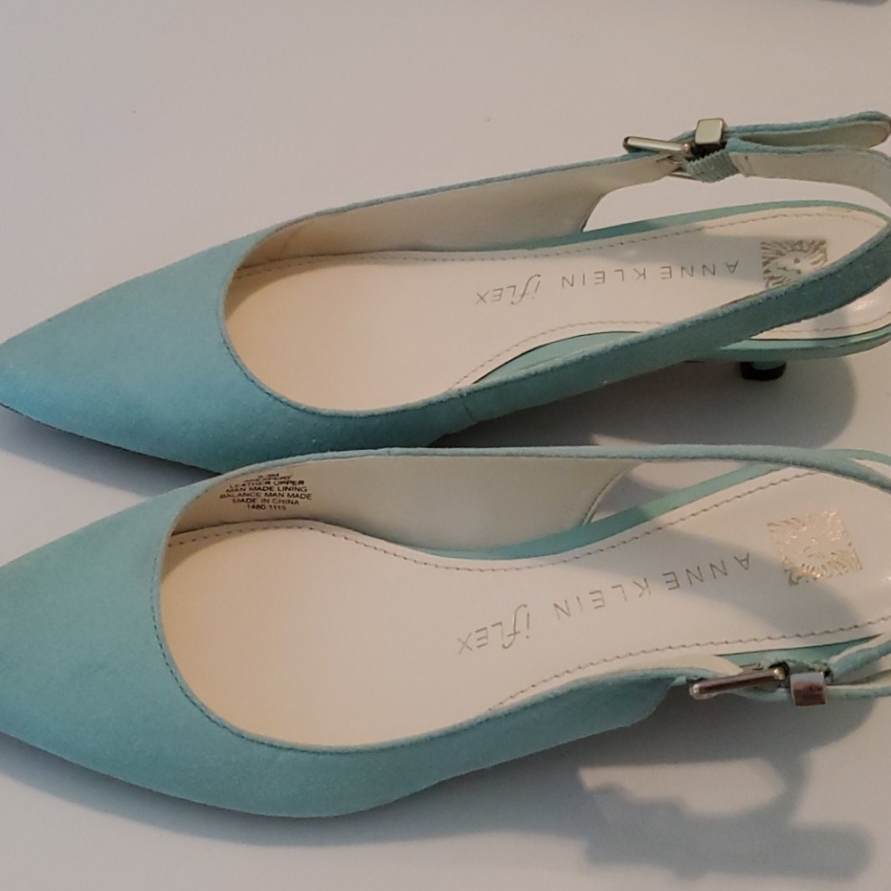 Kitten heel shoes
